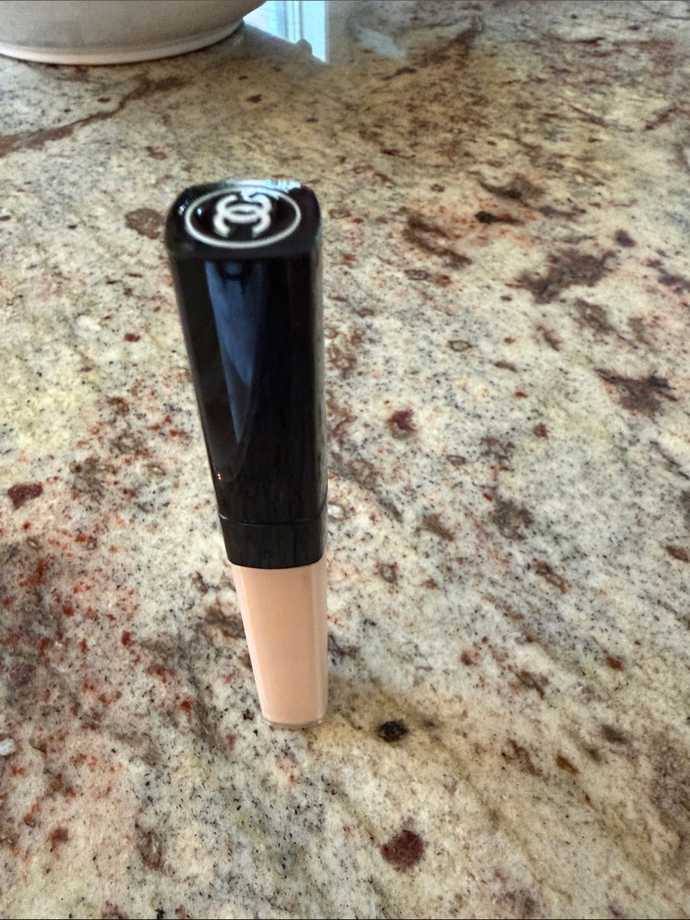 CORRECTEUR DE CHANEL Longwear Concealer color B20